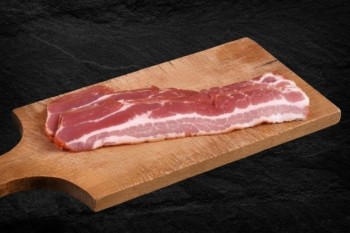 Poitrine fumée tranchée